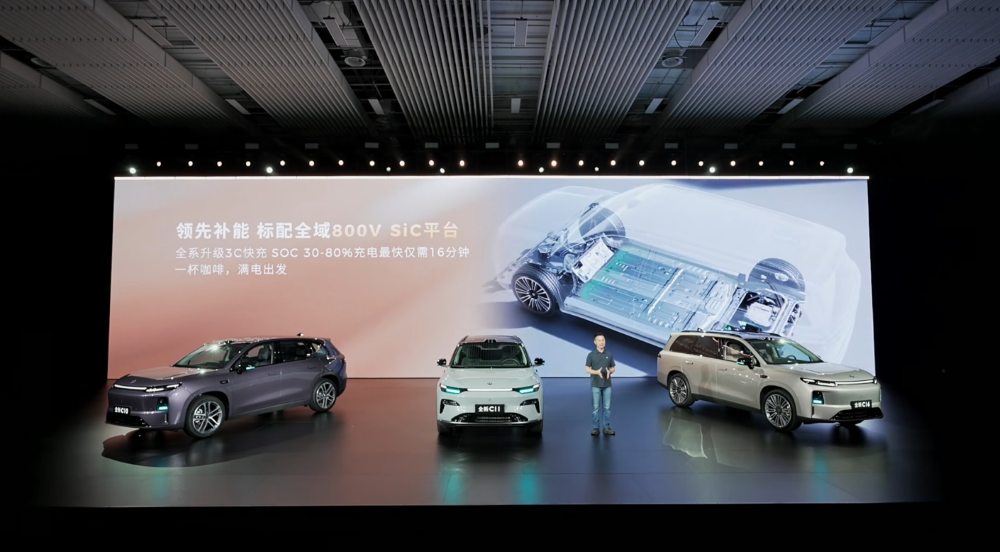 零跑发狠了！三款车17个版型一起上，打满12到17万市场