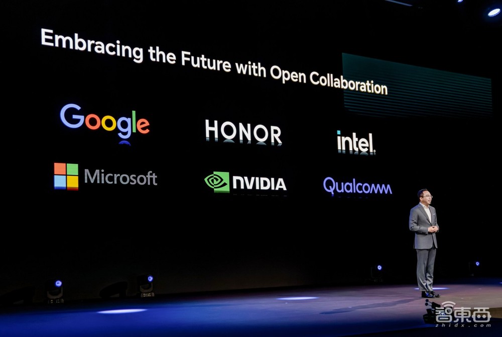 荣耀AI全家桶炸场MWC!CEO赵明宣战苹果,解密平台级AI杀手锏