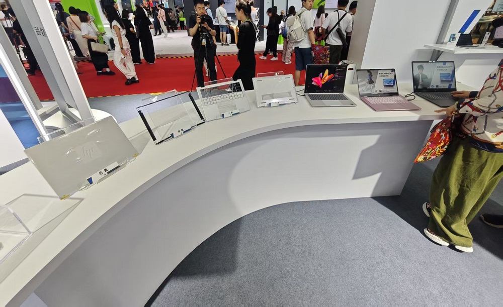 我们逛了链博会1.4万平数科馆,深扒黄仁勋盛赞的“中国供应链奇迹”