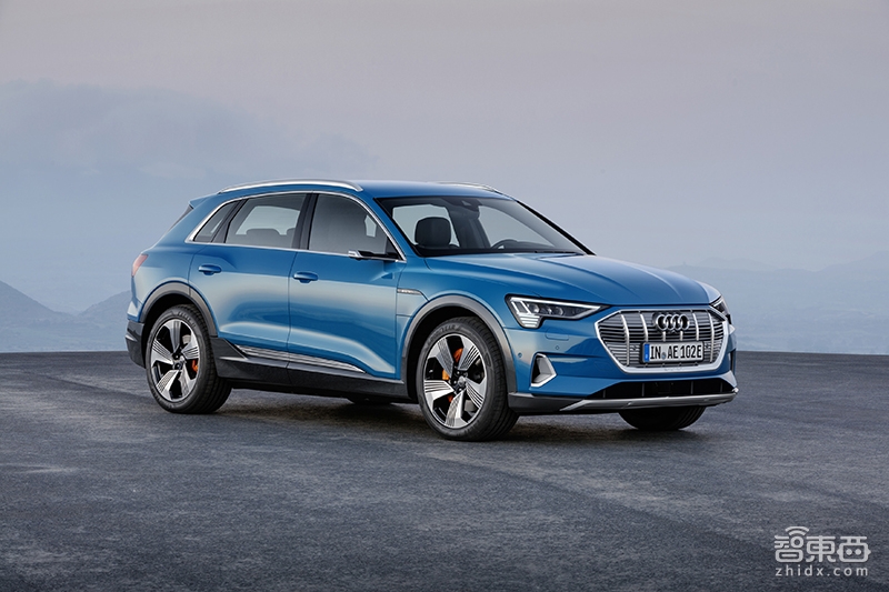 全球首款无后视镜汽车!奥迪纯电e-tron发布,外形套娃Q8