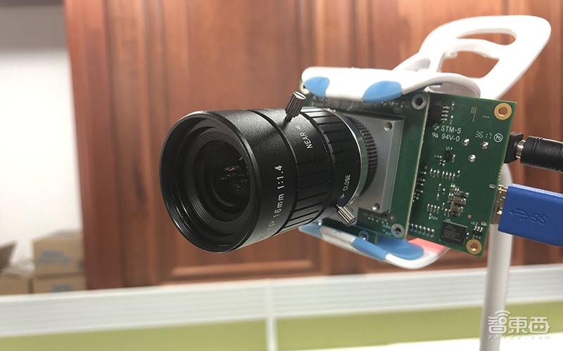 专治无人车算力饥渴!海归教授回国创业,造动态视觉芯片重塑无人车之眼