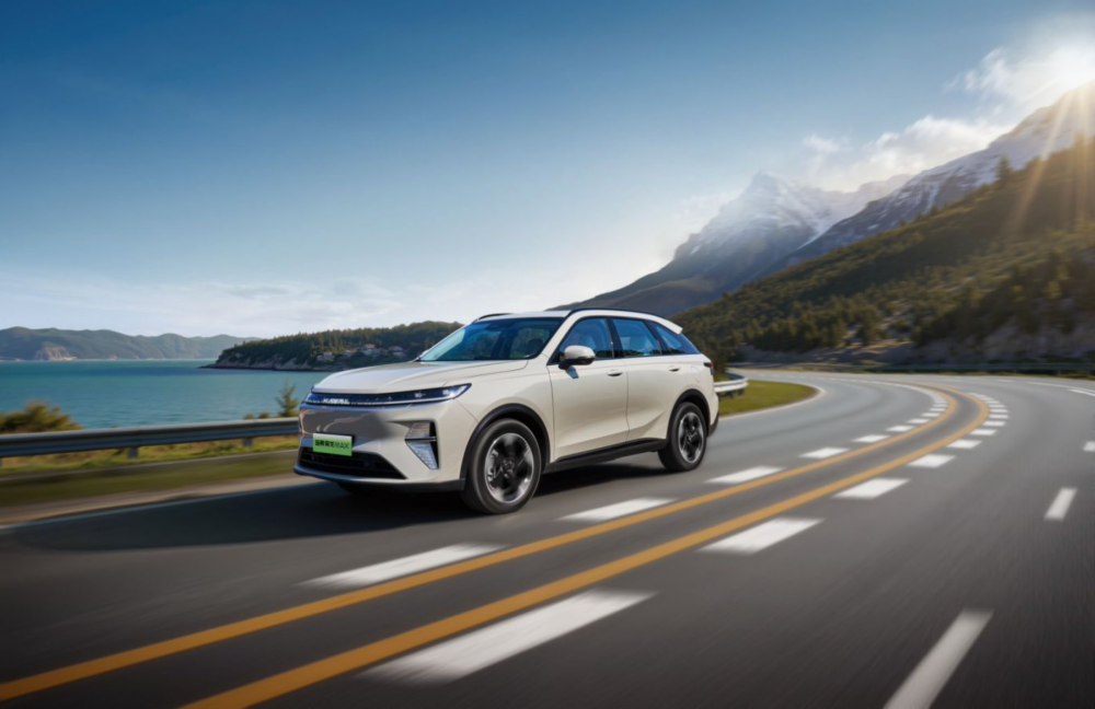 两驱能耗四驱体验，高阶智驾上车！二代哈弗枭龙MAX预售13.88万起