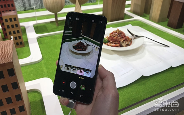 MWC现场深度:手机电脑通通被AI,5G真来了!