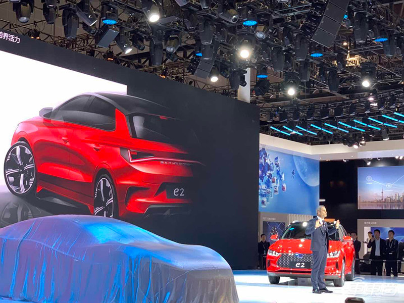 比亚迪发布概念跑车ESeed GT 配三旋屏