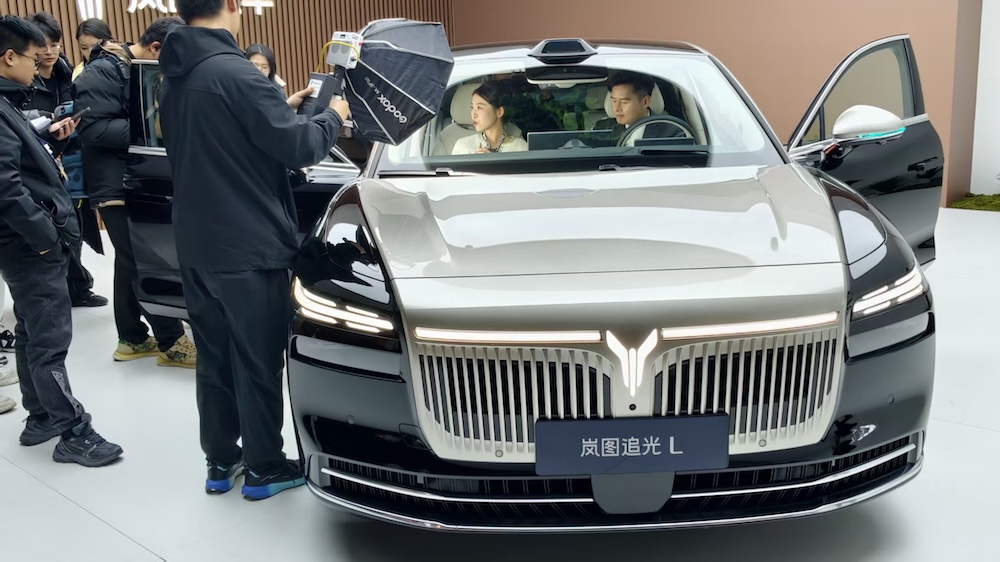 岚图追光L 27.99万元起卖！搭载“华为全家桶”，满油满电能跑1400公里