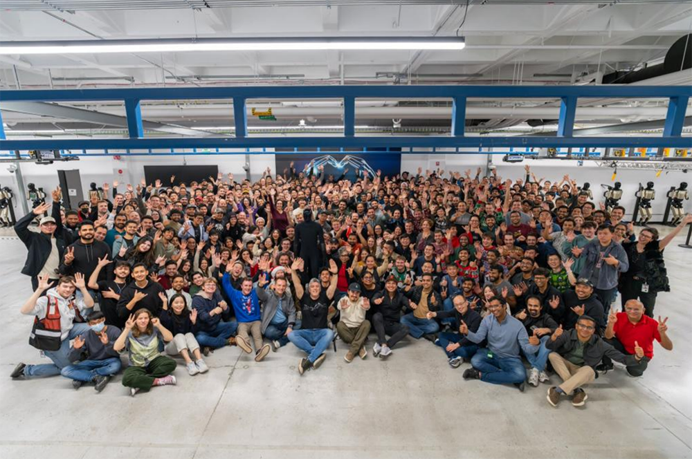 做人形机器人,不是拼人头:马斯克与王兴兴正在改写规则