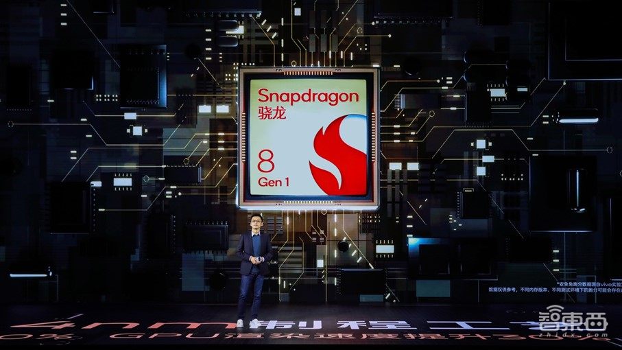 vivo发首款折叠屏手机，能折30万次用10年不坏，8999元起