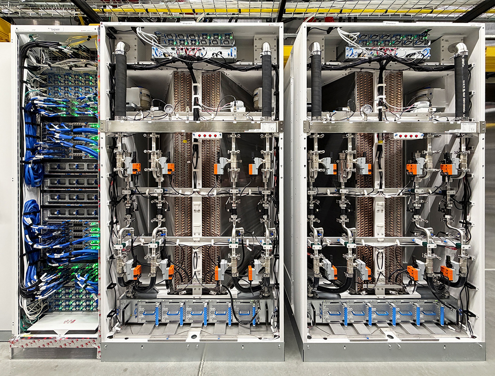 微软甩出3nm自研AI芯片!算力超10PFLOPS,干翻AWS谷歌