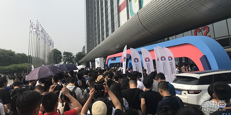 李彦宏直播无人车量产下线!王传福站台 解密百度Apollo 3.0