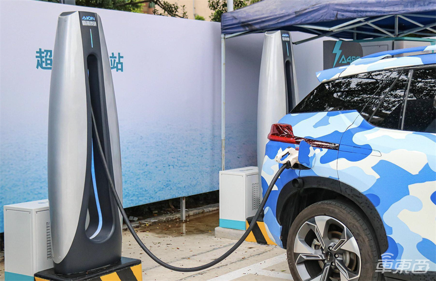 雷军盯上“绿牌”登热搜！力争明年实现自动驾驶，广汽呼吁换电加速推广