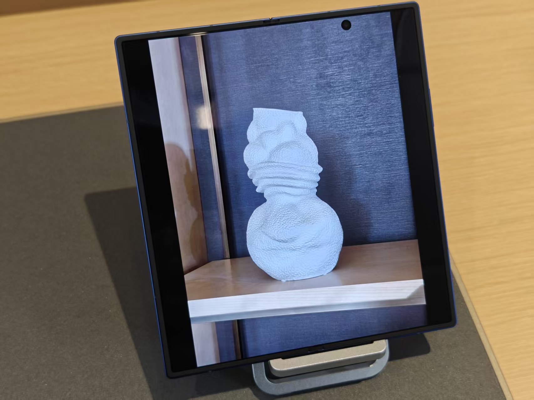 全球首发体验！三星折叠屏Galaxy Z Fold7上手：太轻薄了，AI圈搜万物