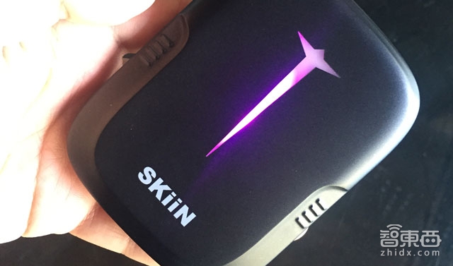 SKiiN智能滑雪设备很酷 但这个90后帅姑娘比产品更迷人