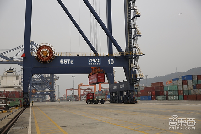 港口里玩无人卡车!这家公司这样撬动数十亿市场