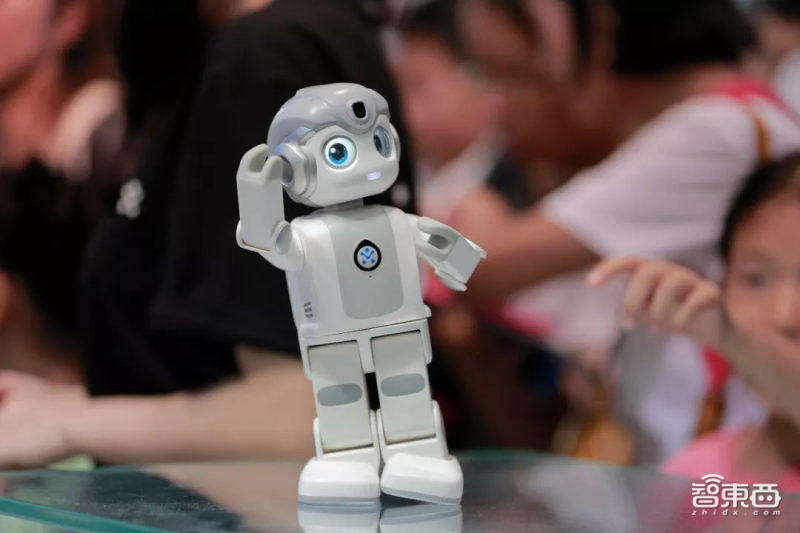 瞄准超 700 亿市场,优必选锁定服务机器人赛道未来“黄金十年”