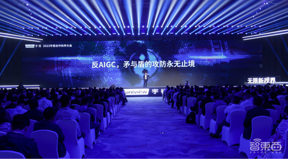 首个AIoT行业大模型官宣,第一批受益者是这群“搬箱人”