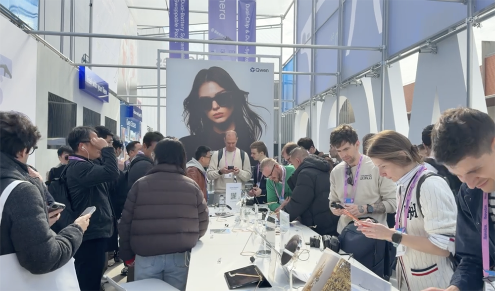 中国科技军火轰向MWC!豆包千问硬控老外,手机新物种炸场,6G真要来了
