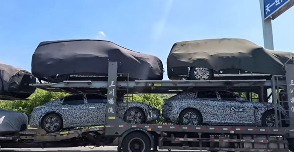 雷军藏了近三年秘密曝光!7000字长文揭秘小米增程新车,40张谍照两大专利一览