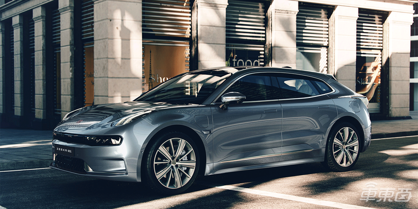 英伟达发布最强汽车芯！算力2000TOPS，车内计算全包了