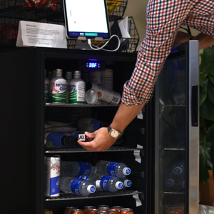 AI当老板卖零食竟塞满钨金属？Claude 的售货机实验暴露AI短板