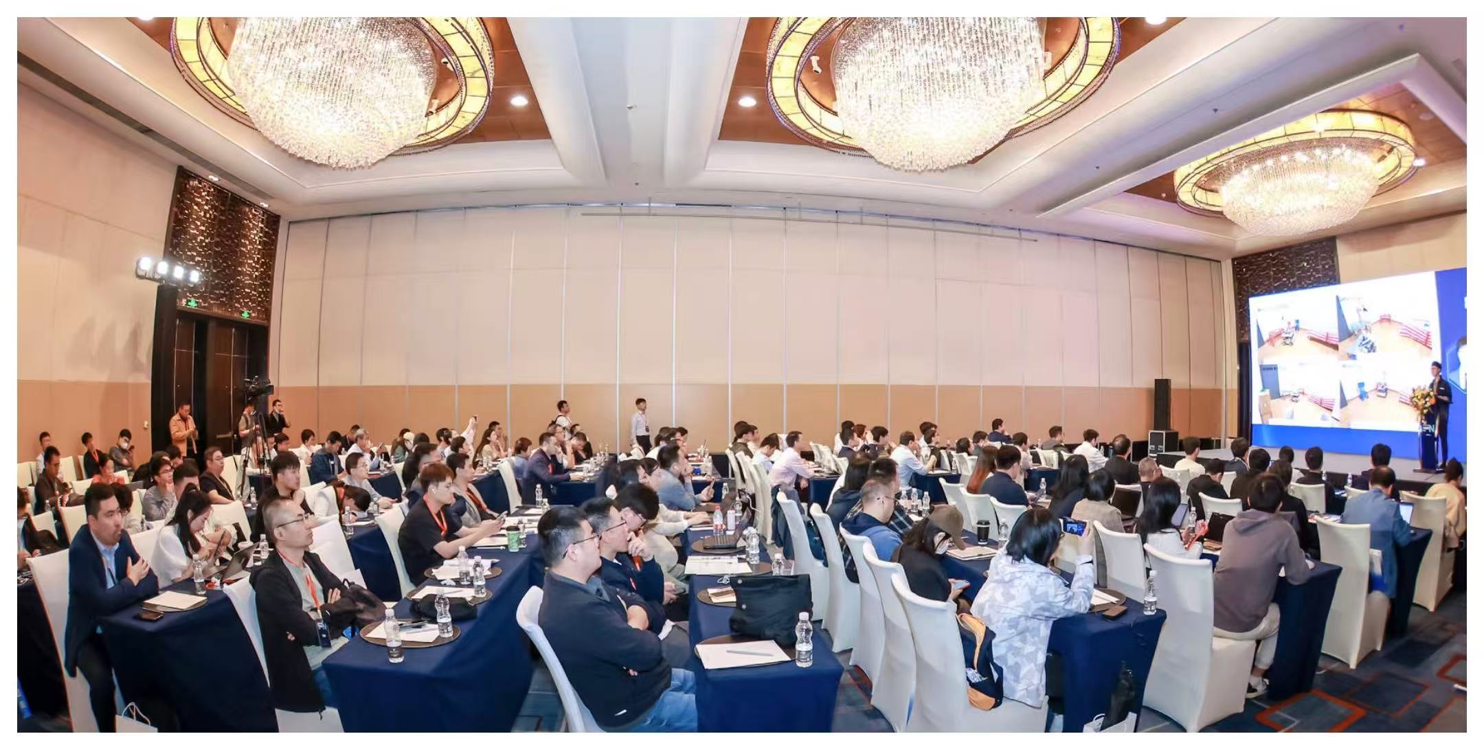 首届具身智能机器人大会定档11月,同期举行VLA、世界模型等三场研讨会!