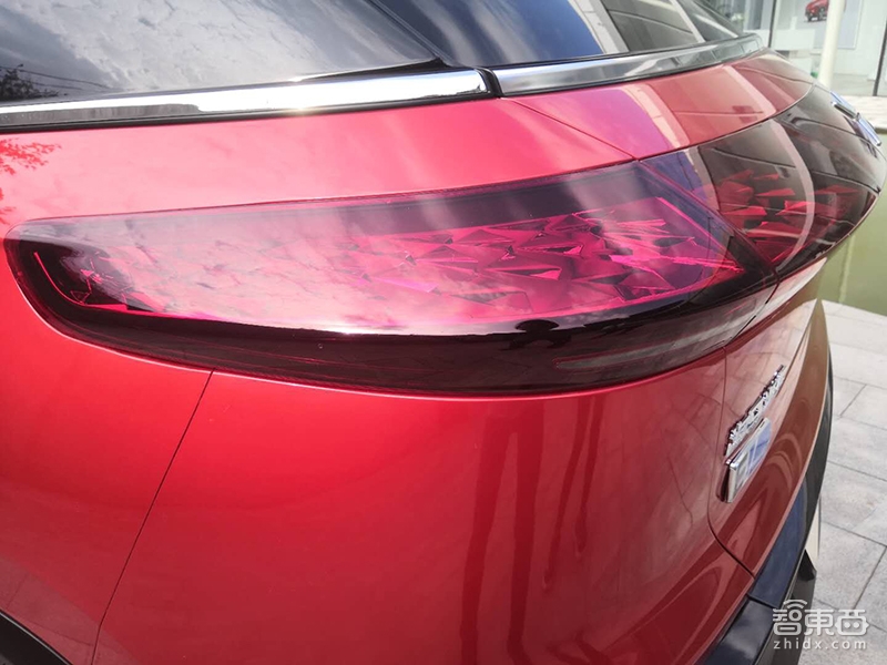 揭秘小鹏G3颜值升级：一款车漆就挑了一千个色号