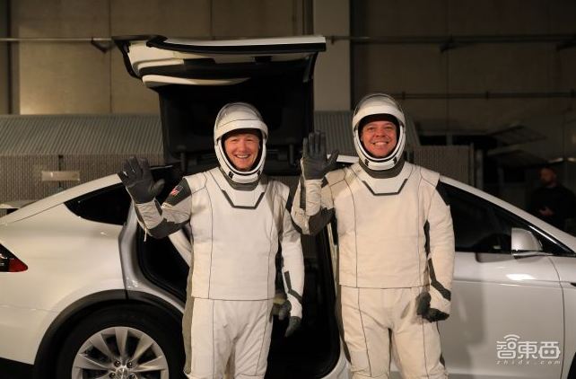 太空旅行时代到了！马斯克载人飞船发射成功，特朗普也来了，惊心动魄72小时回顾