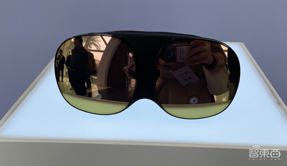 HTC VIVE Flow首发体验：手机化身控制器，应用生态有惊喜