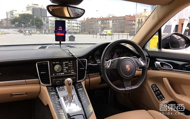 奔驰搭台授课宝马圈地跑无人车,MWC汽车科技大起底