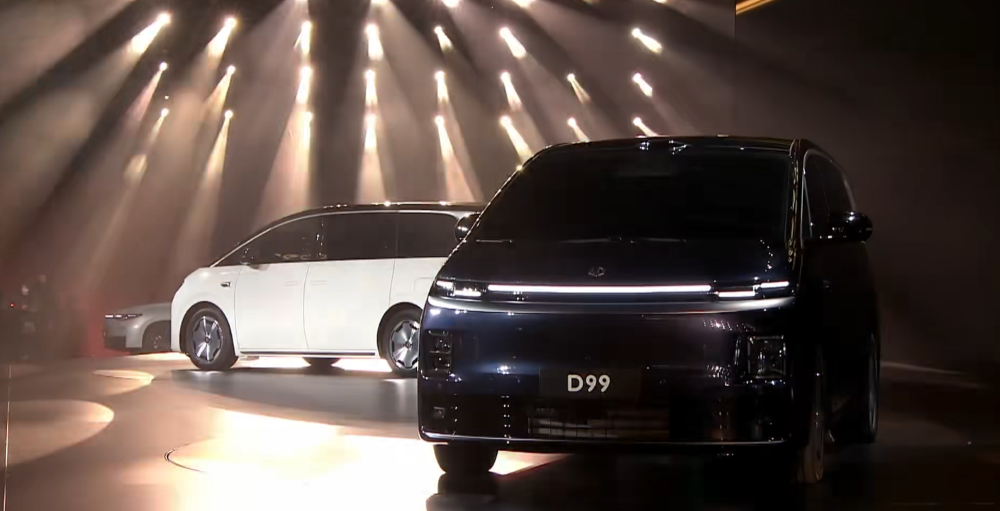 零跑首款MPV首发亮相！朱江明：下一个十年冲击400万年销