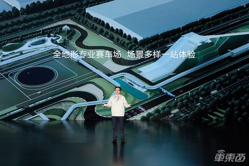 比亚迪亮出智能化家底：发布智电融合架构，未来将上车2000TOPS智驾芯片