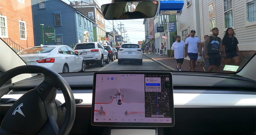 特斯拉FSD出新版本!驾车更像“老司机”,但还无法应对多车路段