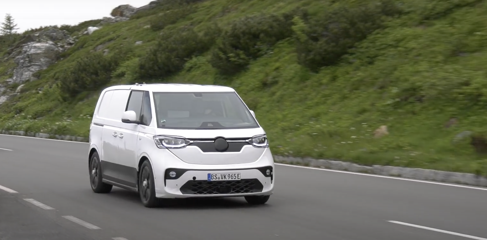 大众ID.Buzz路试视频曝光：整体造型接近概念车，将于2022年量产