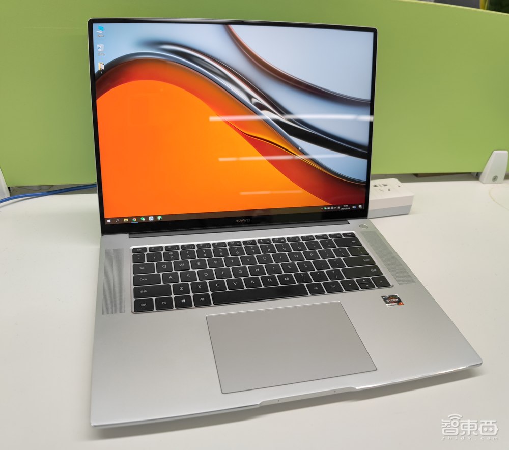 华为MateBook 16全网首发体验：一眼望去全是屏，性能直追i9-9900K？