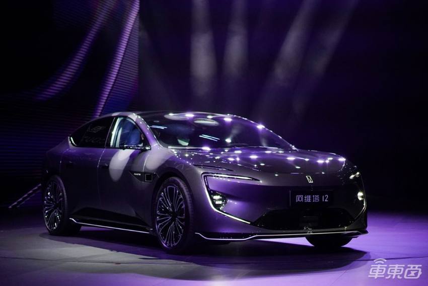 阿维塔12坚守30万以上市场,华为智驾和鸿蒙座舱都没缺席