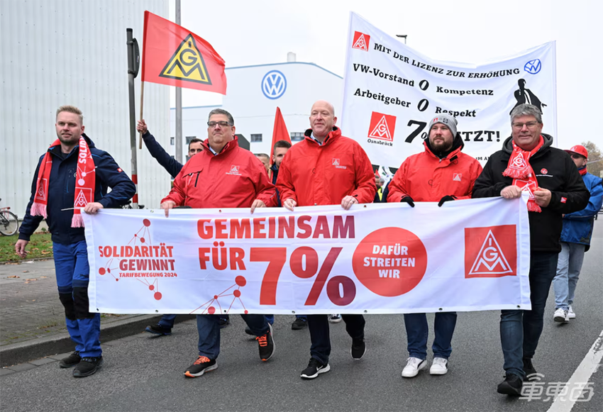 大众集团爆发大罢工！员工挤满总部广场，9大工厂停产