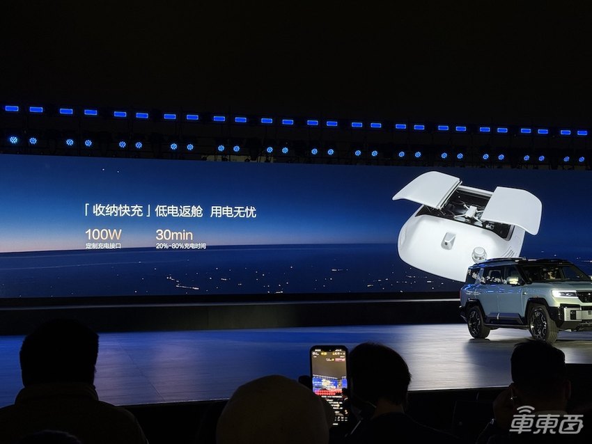 1.6万元，比亚迪发旅拍神器！一键收放无人机，秒出大片