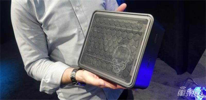 英特尔秀双屏可折叠PC神器！移动处理器Tiger Lake首亮相，第三代至强今年见