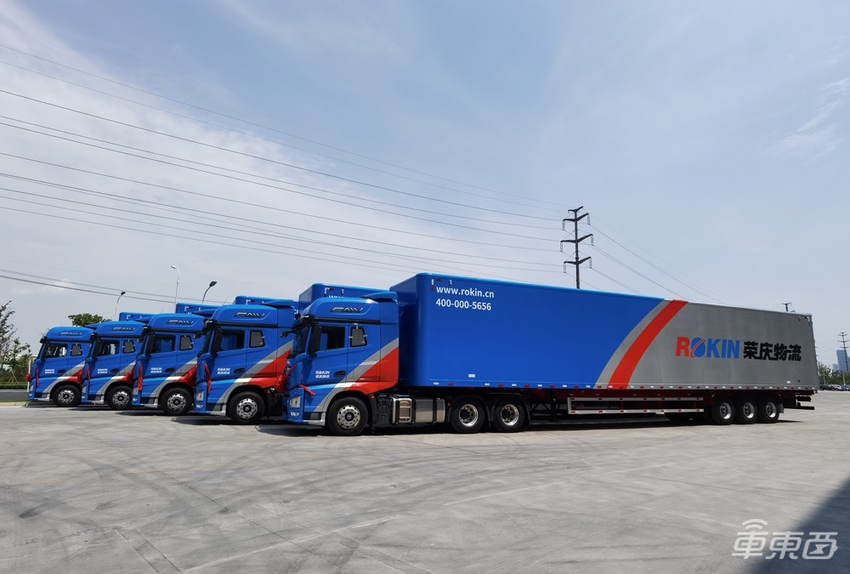 智加科技联合荣庆物流完成100台前装量产智能重卡订单，首批交付5台