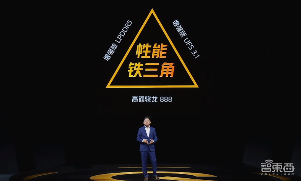 游戏手机揭幕战！iQOO 7能否顶住“火龙888”？安兔兔1W分险胜小米