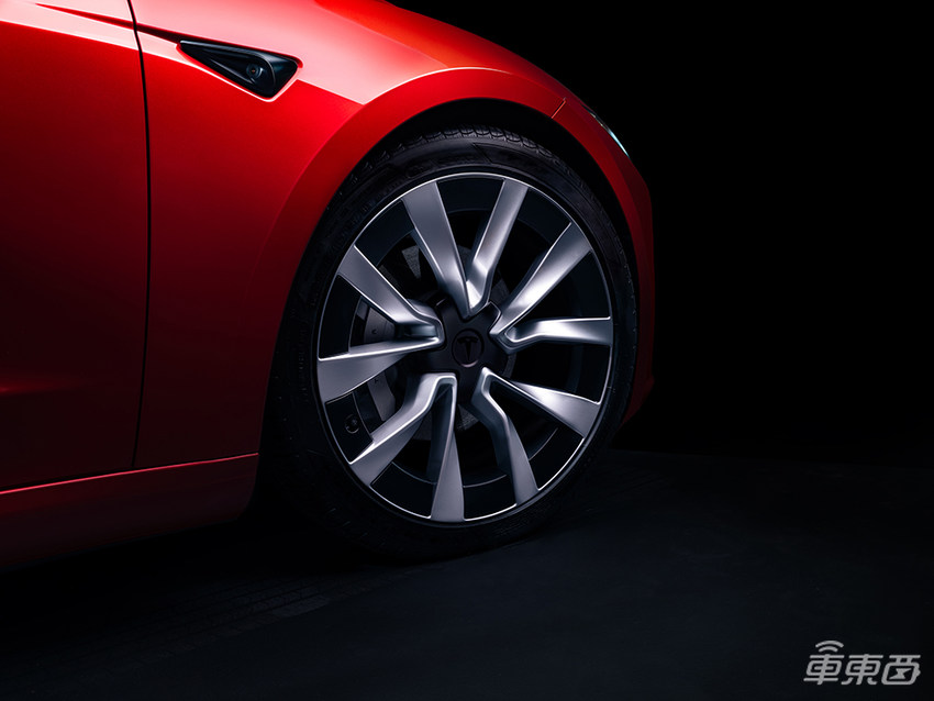 特斯拉新款Model 3涨价2.8万!内外饰均有调整,最快10月交付,你选择下单还是再等等?