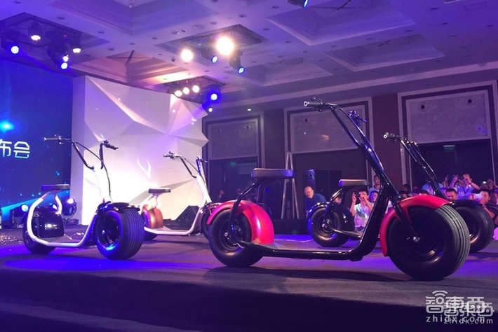 当滑板和电动车跨界 个性代步车塞夫Citycoco亮相