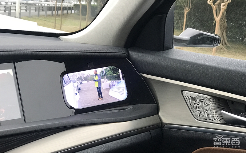 长安汽车花式秀技！55台自动驾驶车挑战世界纪录，汽车被淹还会自己开窗