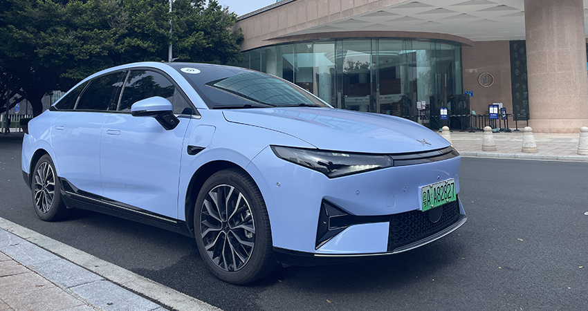 再试小鹏城市NGP：城市道路基本能够自己跑，但仍需人机共驾