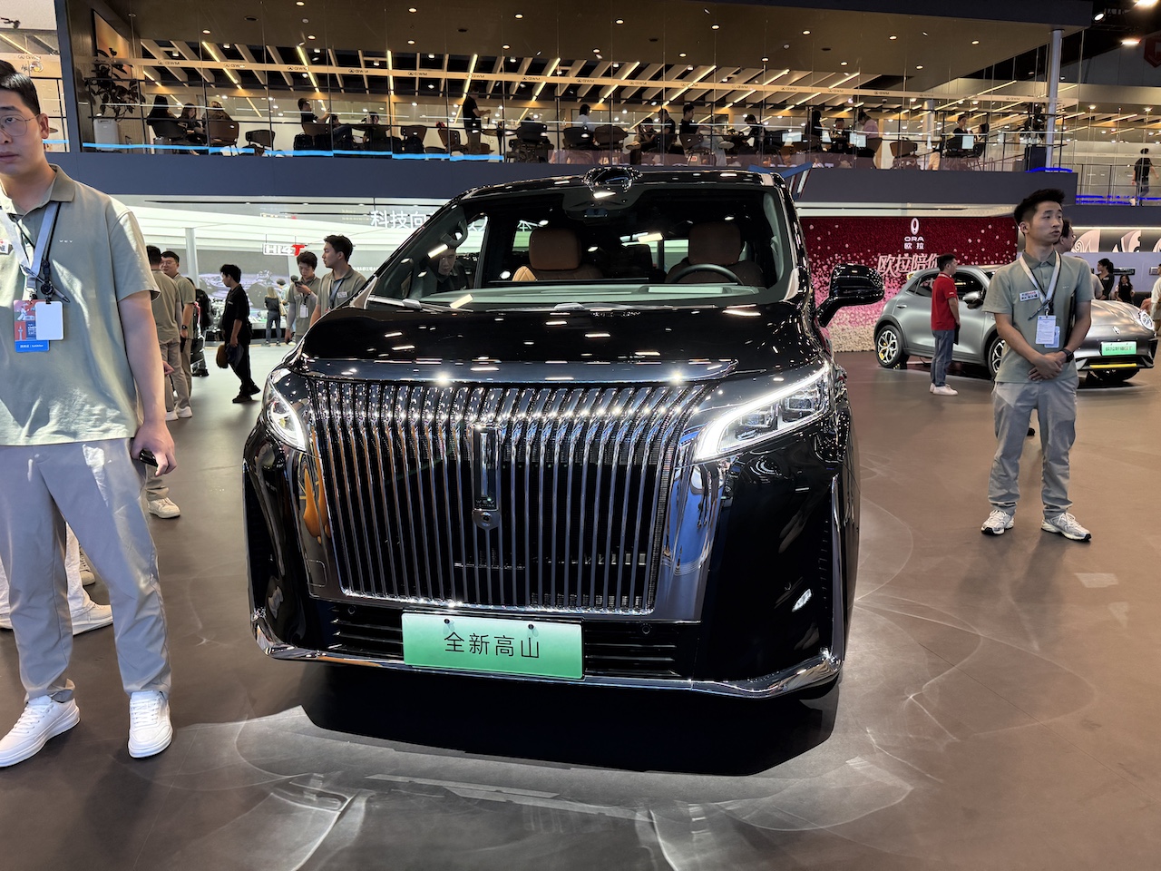 洋豪品牌一个没来！国产车价格战现场开打，暴走3万步看成都车展六大真相