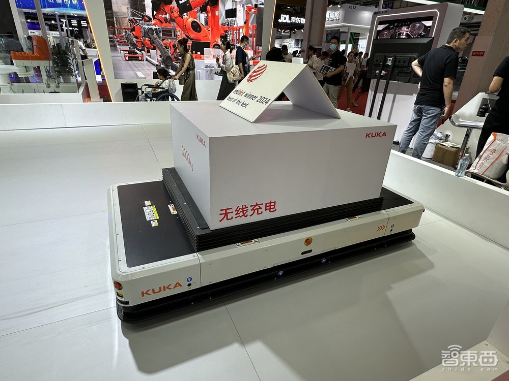 逛遍世界机器人大会:27款人形机器人爆场,机械臂大跳刀群舞,仿生人逼真到恐怖