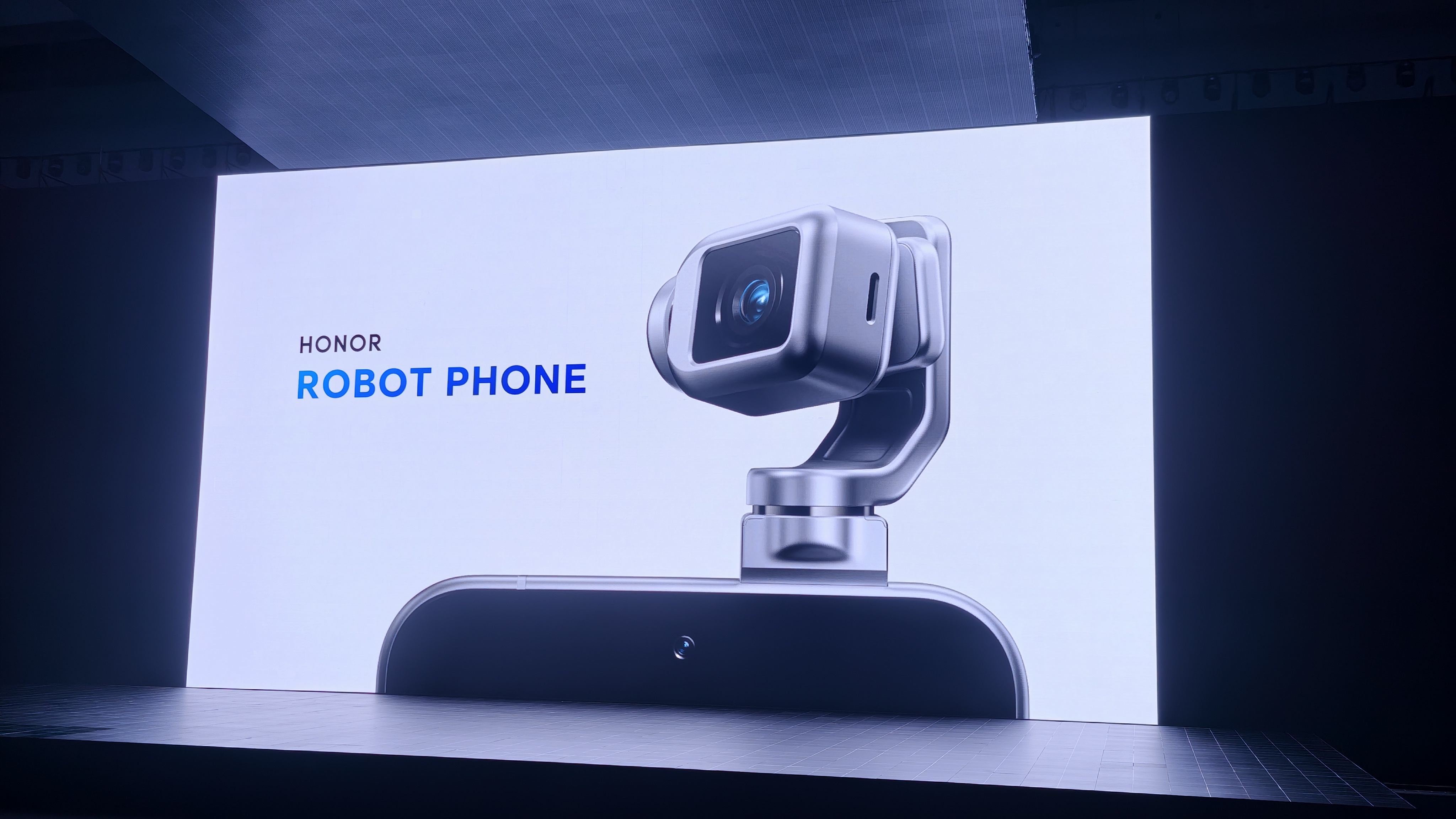 刚刚，荣耀整了个大活，掏出机器人手机！发最强AI搭子