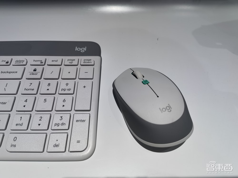 罗技推出能做翻译的鼠标!每分钟听写400字,百度AI语音加持
