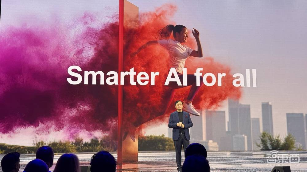 AI圈顶流捧场!黄仁勋苏姿丰都来了,联想亮AI Now智能体大招,连甩10多个重磅AI产品