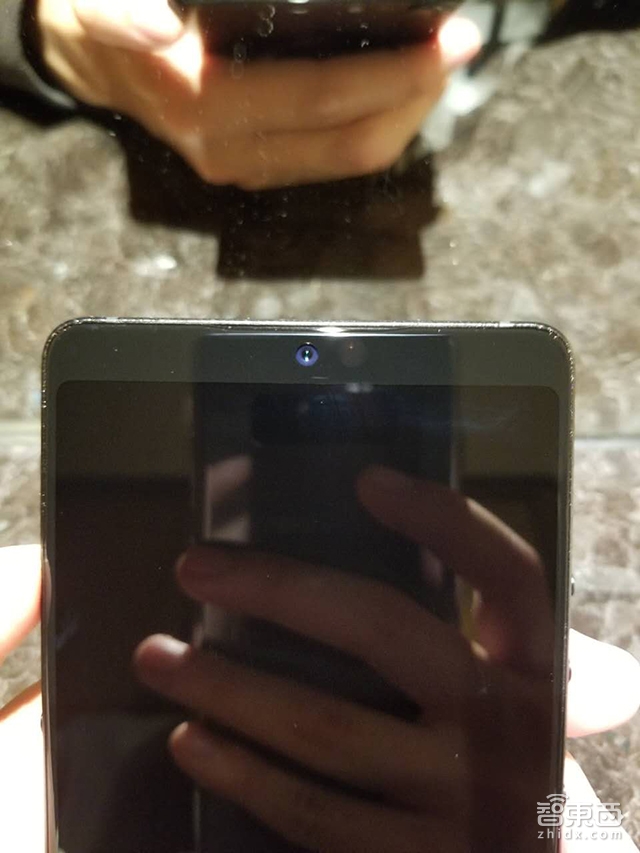 “差一点就是全面屏” 锤子科技新推坚果Pro 2 还捎上了一台空气净化器