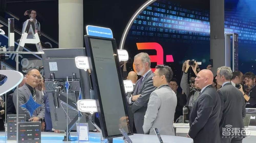 AI爆火MWC!AI OS席卷手机PC,国王点赞荣耀华为,中国企业霸场